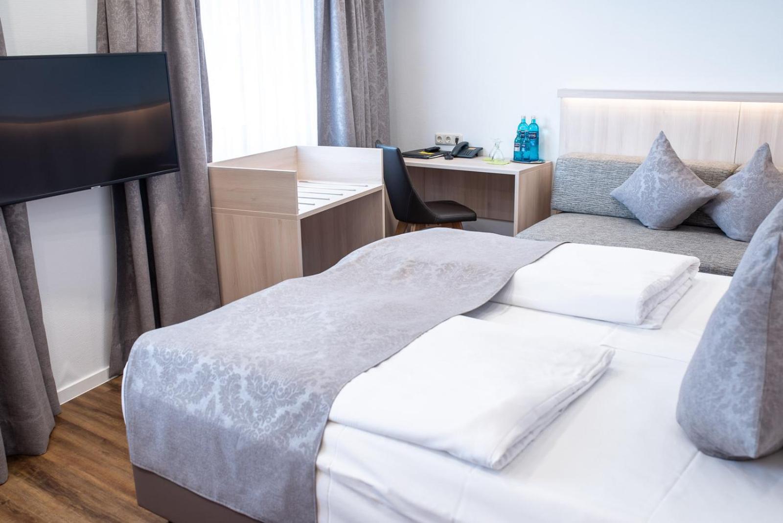 Hotel-Gasthof Weisses Ross Schwaig bei Nürnberg Exteriér fotografie