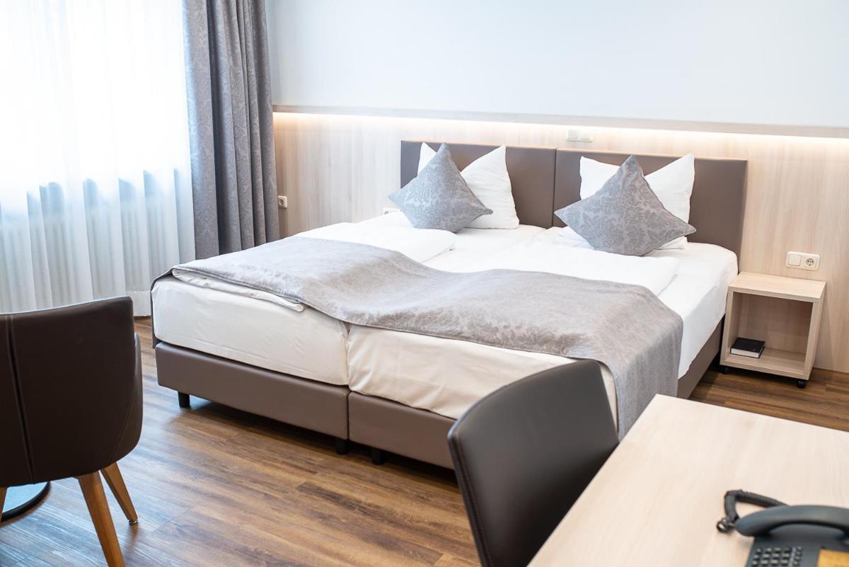 Hotel-Gasthof Weisses Ross Schwaig bei Nürnberg Exteriér fotografie