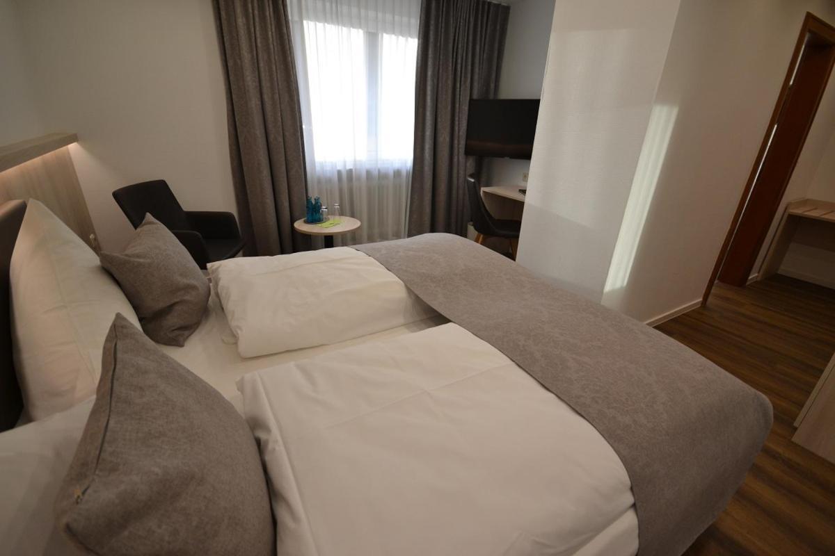 Hotel-Gasthof Weisses Ross Schwaig bei Nürnberg Exteriér fotografie